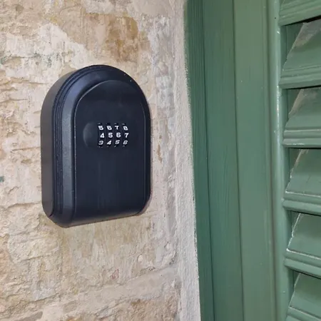 No 16- Charming In Centre Case de vacanță Birgu